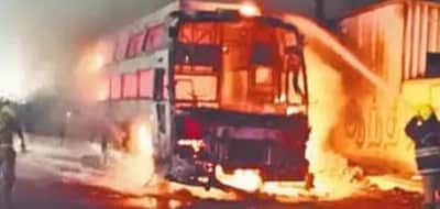 புழல் அருகே தனியார் சொகுசுப் பேருந்து தீக்கிரை: பயணிகள் உயிர் தப்பினர்